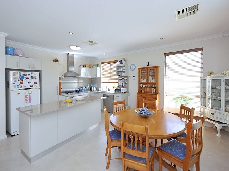 6 Angelica Way, Atwell WA 6164