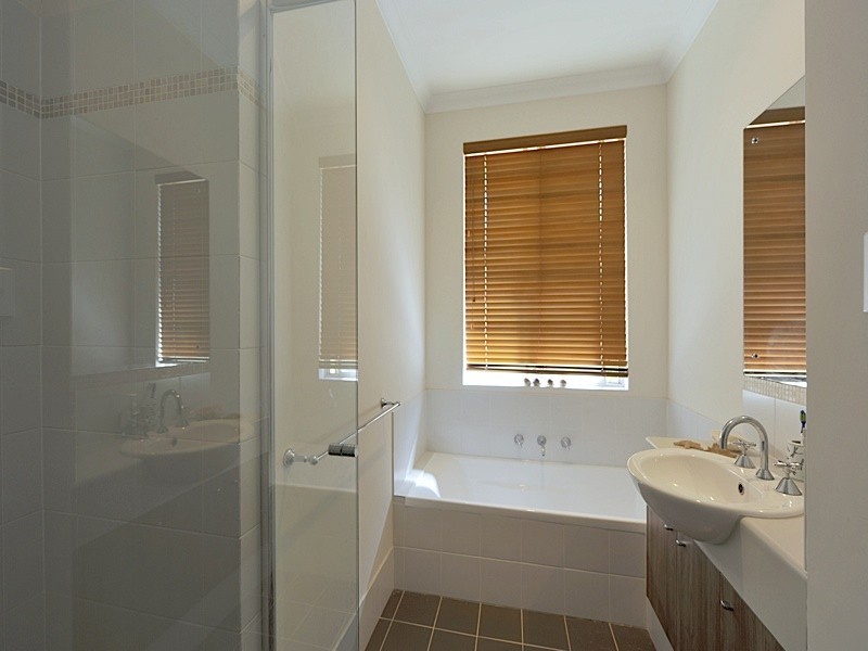 6 Angelica Way, Atwell WA 6164