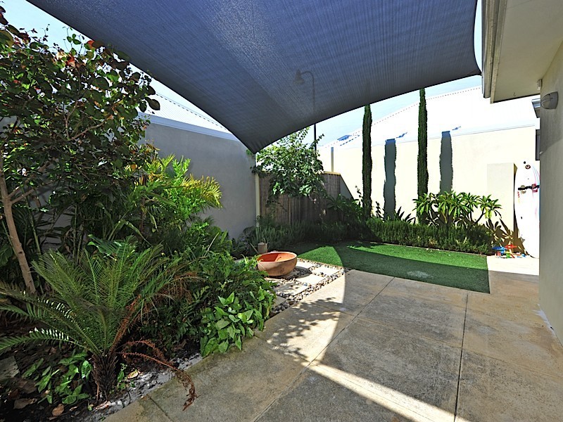 6 Angelica Way, Atwell WA 6164