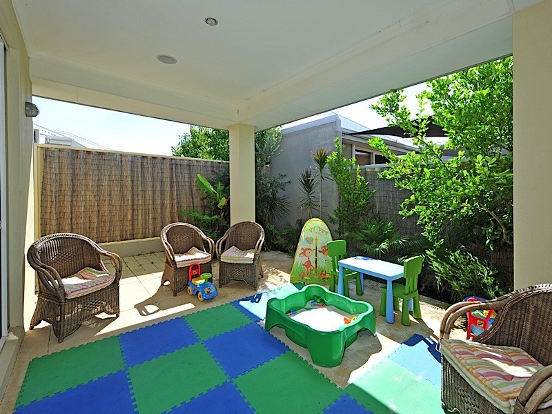 6 Angelica Way, Atwell WA 6164