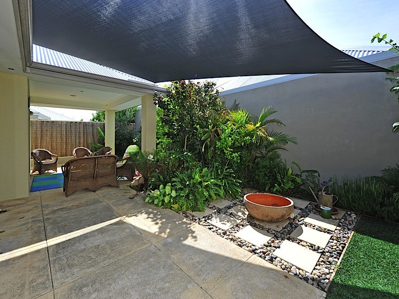 6 Angelica Way, Atwell WA 6164