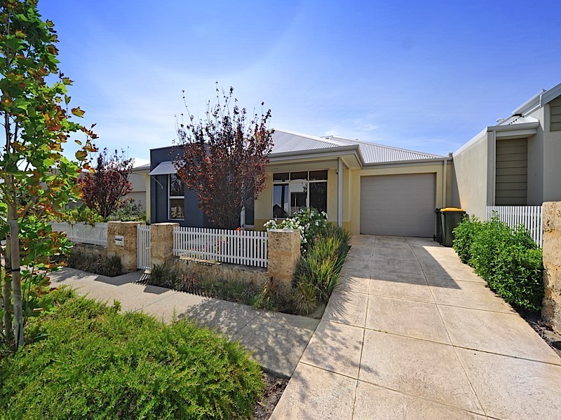 6 Angelica Way, Atwell WA 6164