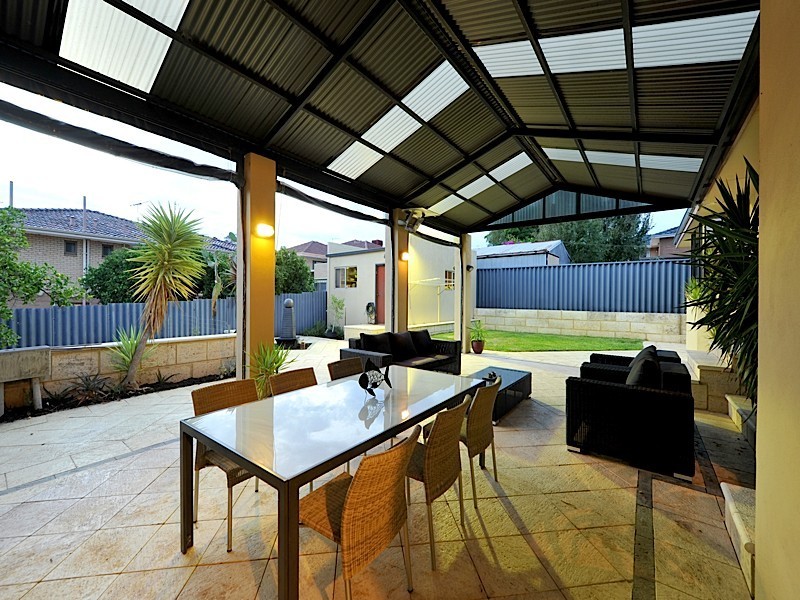 25 Pass Crescent, Beaconsfield WA 6162