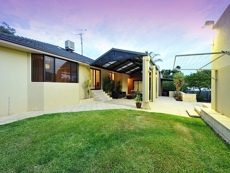 25 Pass Crescent, Beaconsfield WA 6162