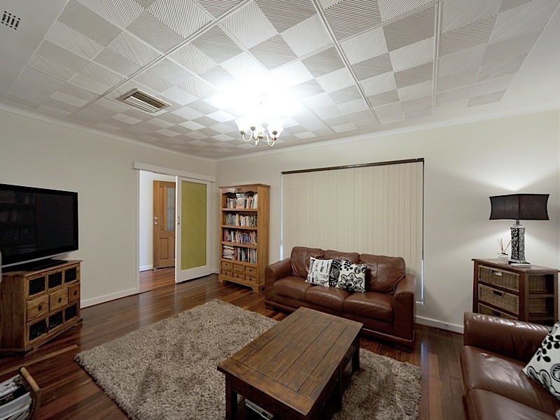 25 Pass Crescent, Beaconsfield WA 6162