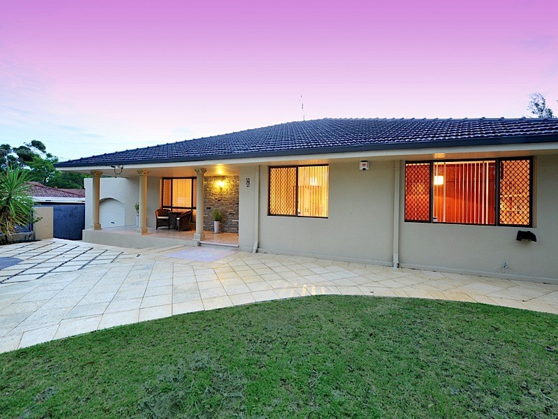 25 Pass Crescent, Beaconsfield WA 6162