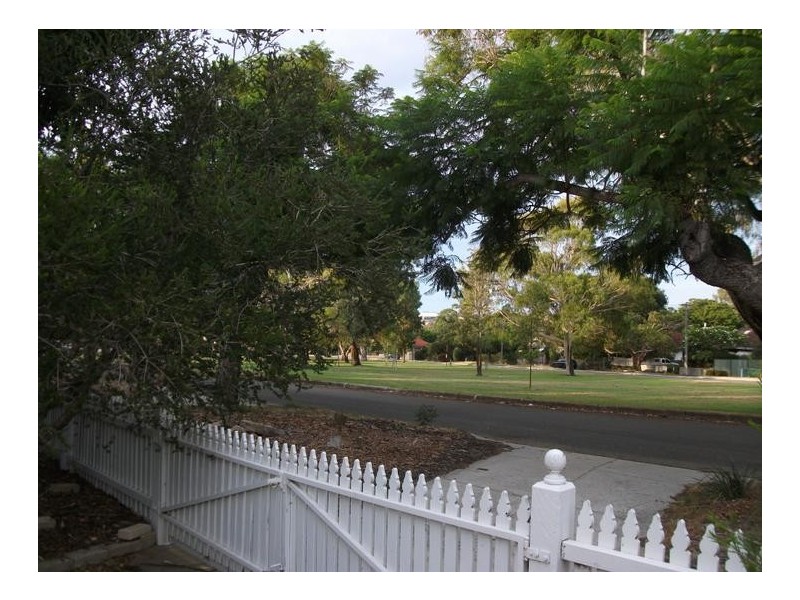 62 Nicholas Crescent, Hilton WA 6163