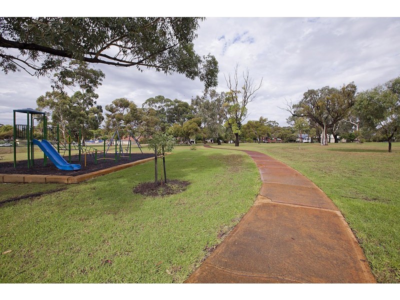 62 Nicholas Crescent, Hilton WA 6163