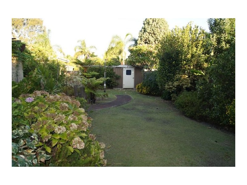 6 Nigel Court, Leeming WA 6149