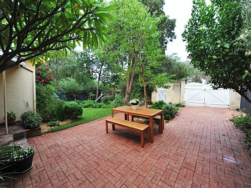 133 Samson Street, White Gum Valley WA 6162