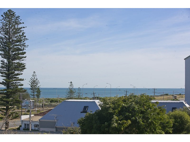 60 Thompson Road, North Fremantle WA 6159