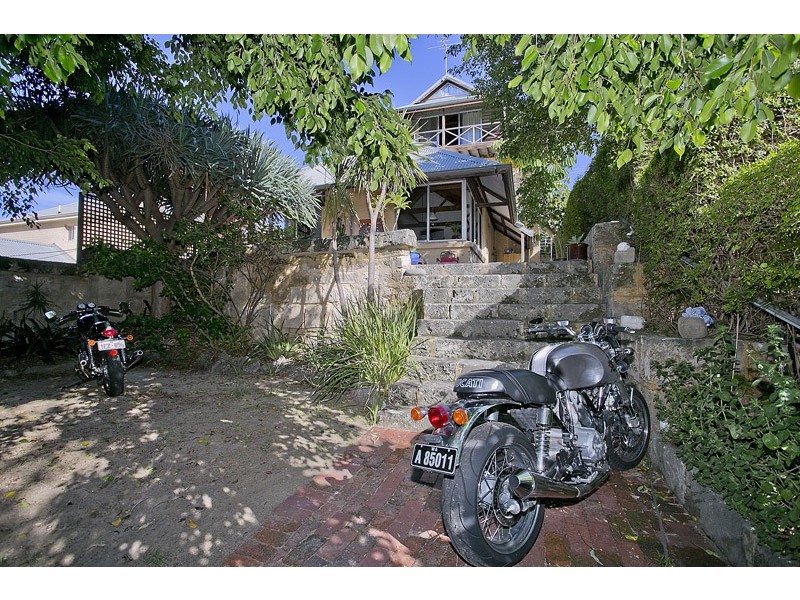 60 Thompson Road, North Fremantle WA 6159