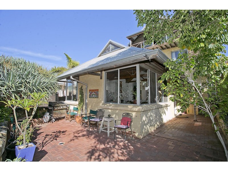 60 Thompson Road, North Fremantle WA 6159