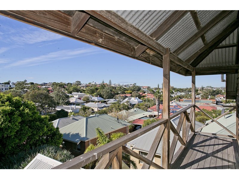 60 Thompson Road, North Fremantle WA 6159