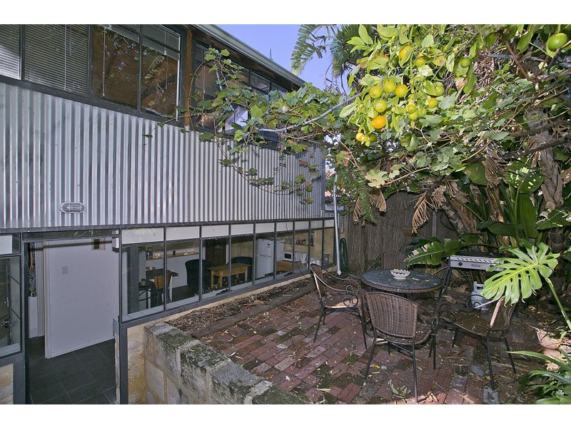 60 Thompson Road, North Fremantle WA 6159