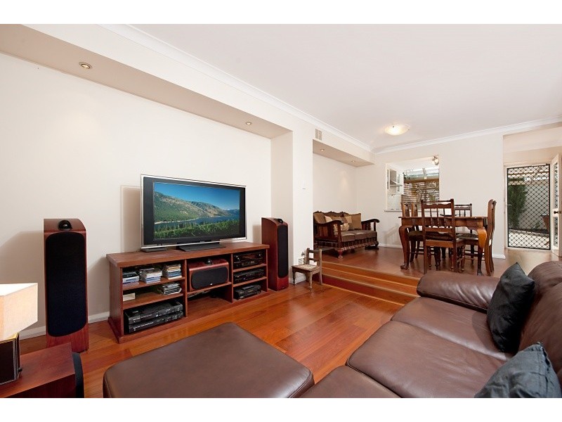 2/116 Solomon Street, Fremantle WA 6160