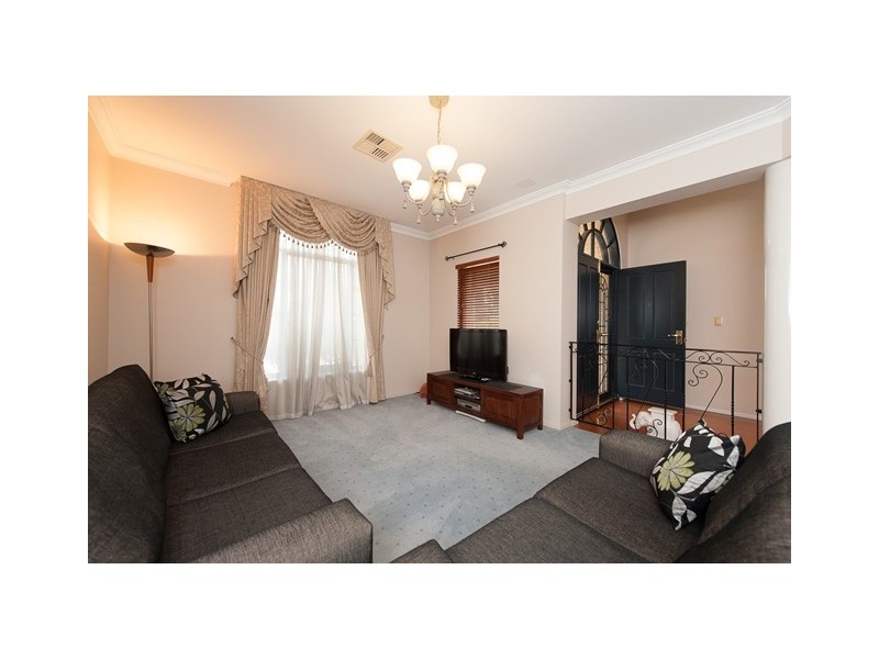 82 Peterborough Circle, North Lake WA 6163