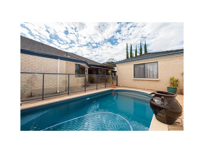 82 Peterborough Circle, North Lake WA 6163