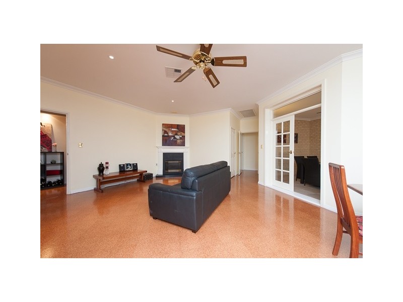 82 Peterborough Circle, North Lake WA 6163