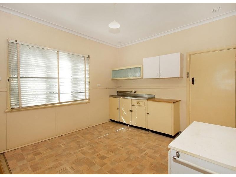 9 Nicholas Crescent, Hilton WA 6163