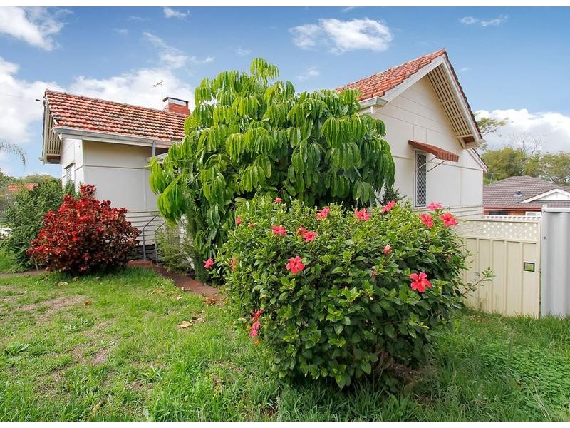 9 Nicholas Crescent, Hilton WA 6163