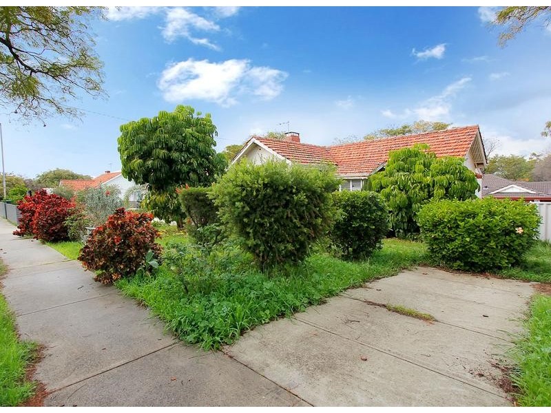 9 Nicholas Crescent, Hilton WA 6163