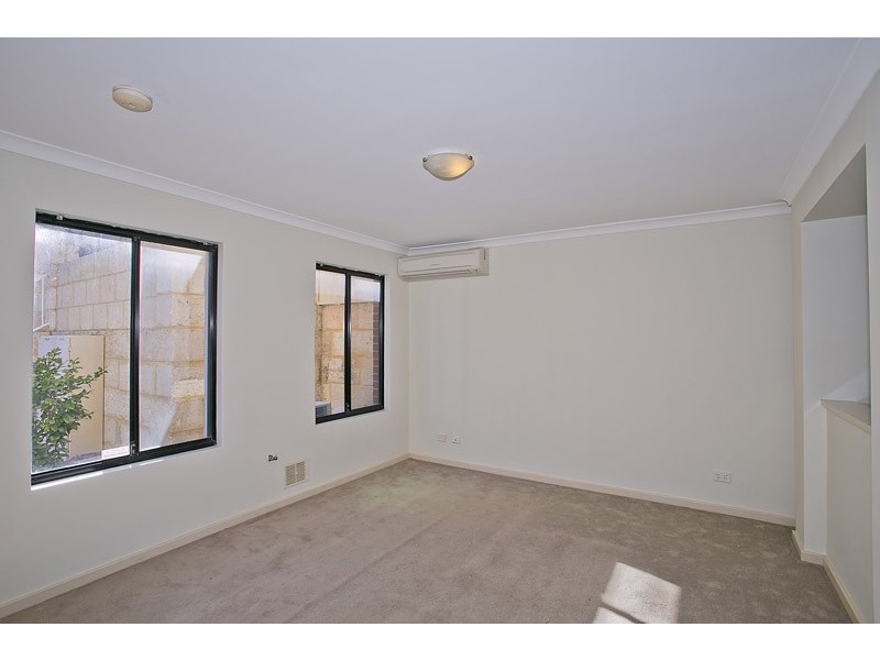 16 Lockwood Court, Bicton WA 6157