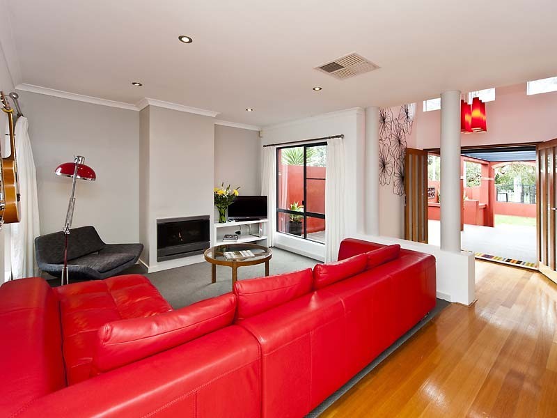 12 Kitchener Road, Melville WA 6156