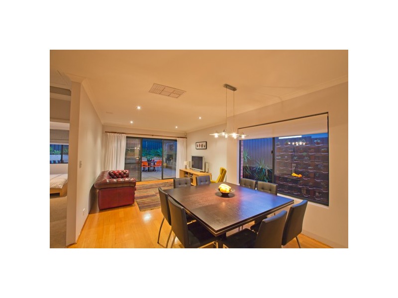 12 Kitchener Road, Melville WA 6156