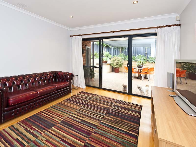 12 Kitchener Road, Melville WA 6156