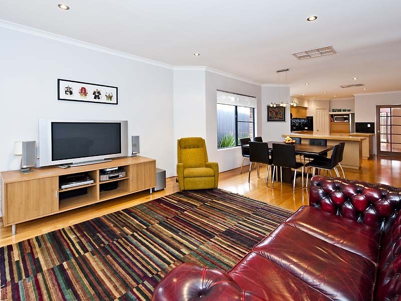 12 Kitchener Road, Melville WA 6156