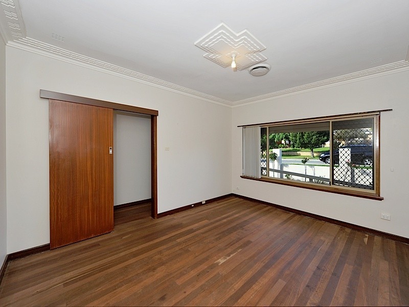 3 Willis Road, Beaconsfield WA 6162