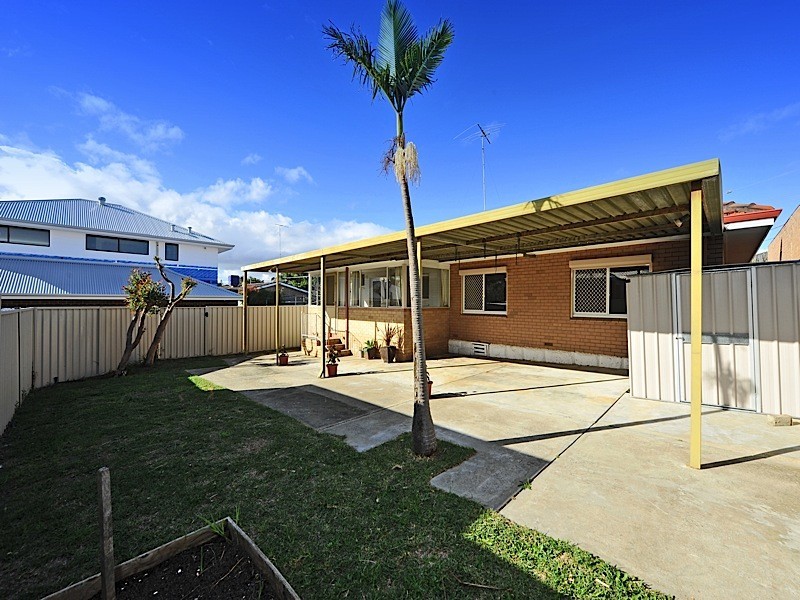 3 Willis Road, Beaconsfield WA 6162