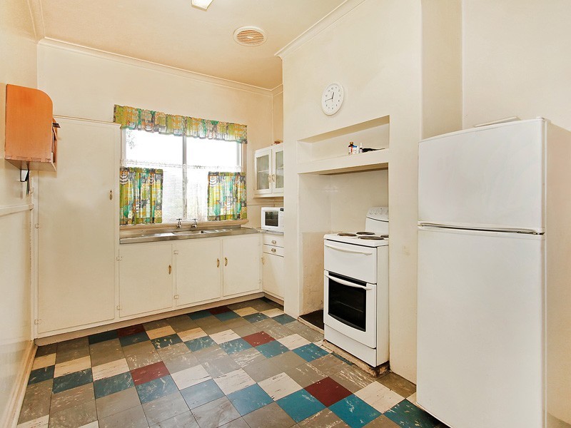 6 Minilya Avenue, White Gum Valley WA 6162