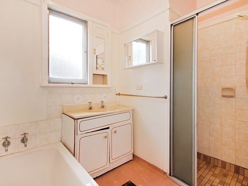 6 Minilya Avenue, White Gum Valley WA 6162