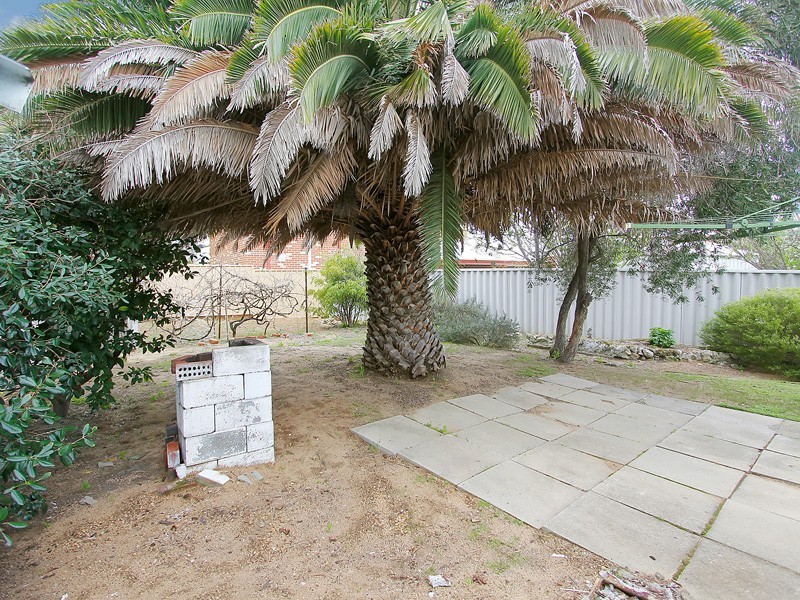 6 Minilya Avenue, White Gum Valley WA 6162