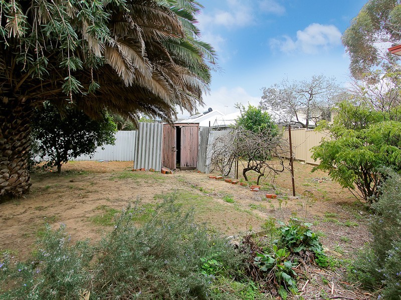 6 Minilya Avenue, White Gum Valley WA 6162