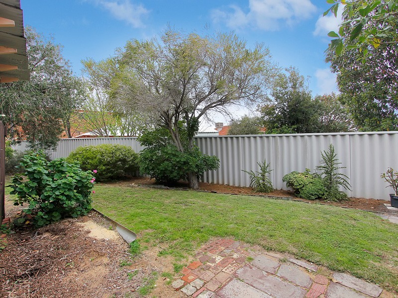 6 Minilya Avenue, White Gum Valley WA 6162