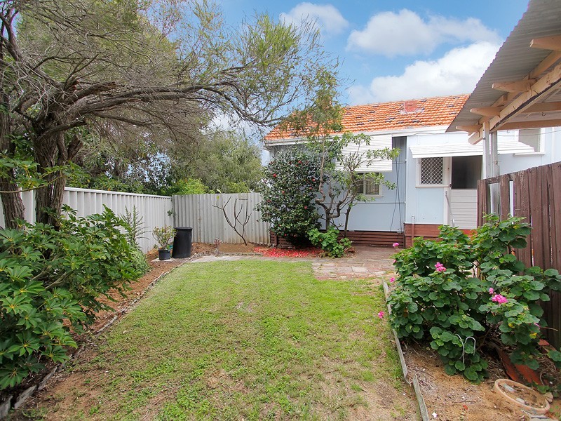 6 Minilya Avenue, White Gum Valley WA 6162