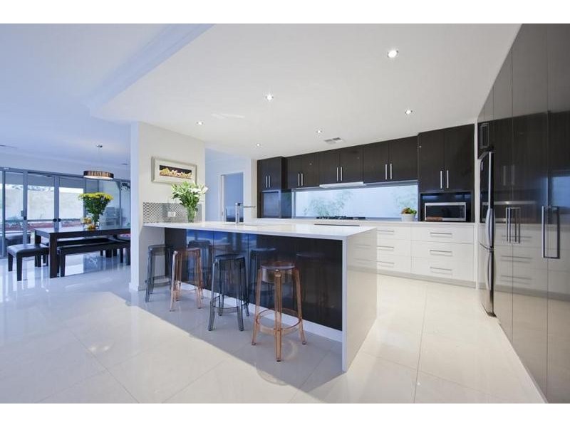 3 Breaksea Drive, North Coogee WA 6163