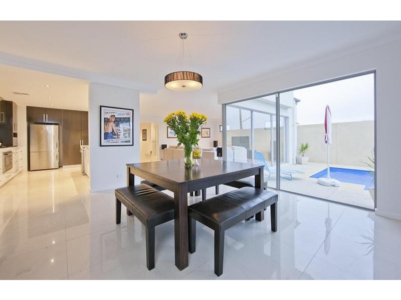 3 Breaksea Drive, North Coogee WA 6163