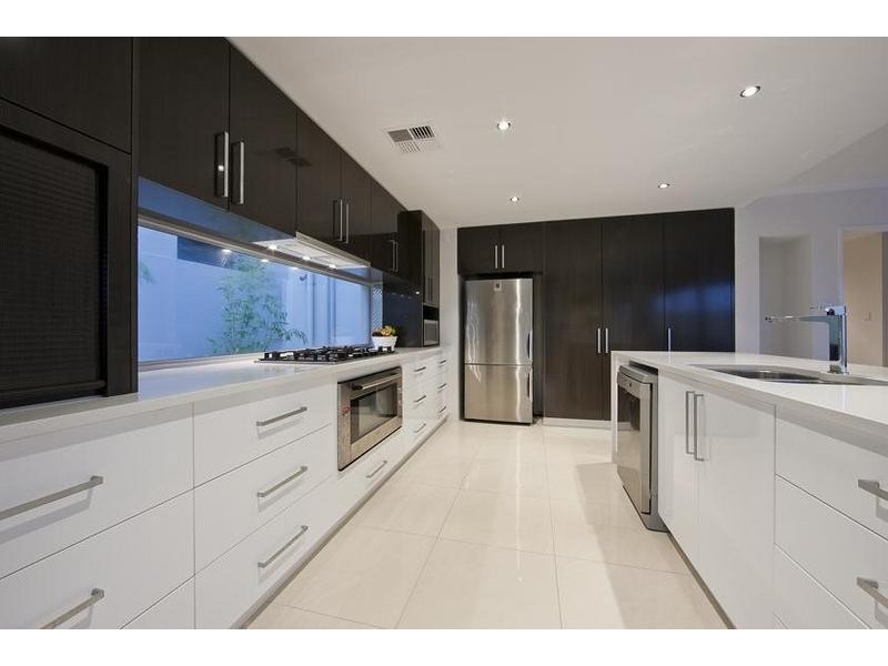 3 Breaksea Drive, North Coogee WA 6163