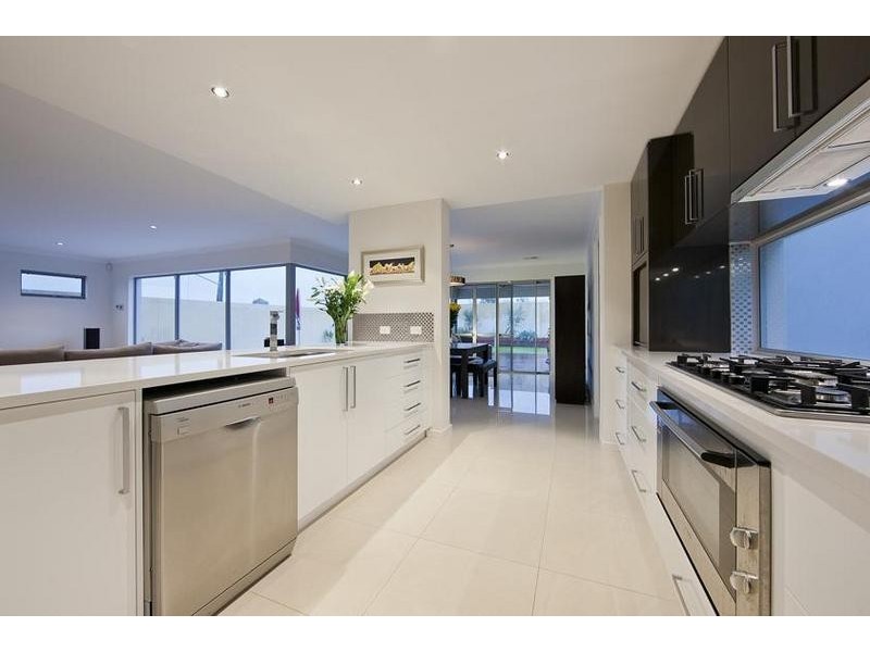 3 Breaksea Drive, North Coogee WA 6163