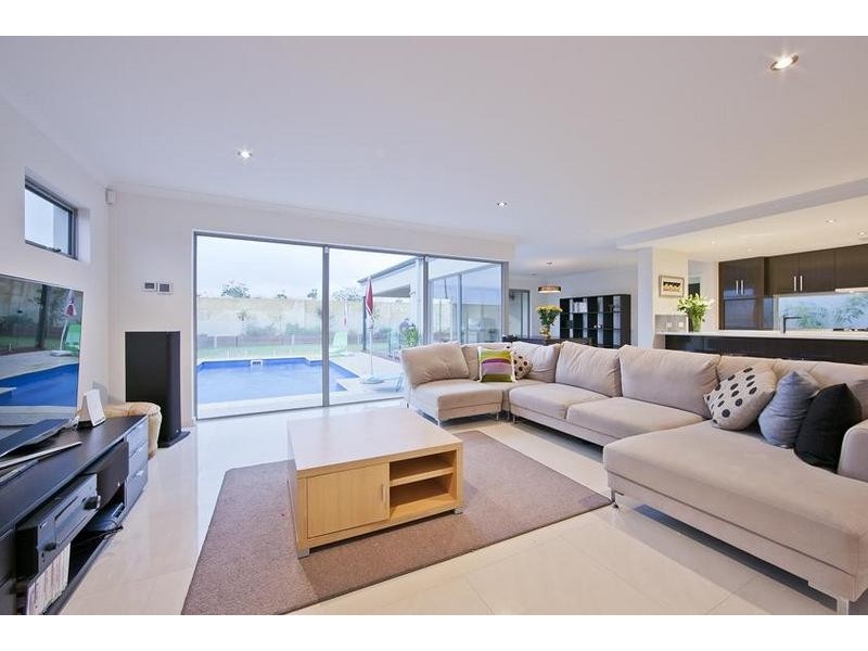 3 Breaksea Drive, North Coogee WA 6163