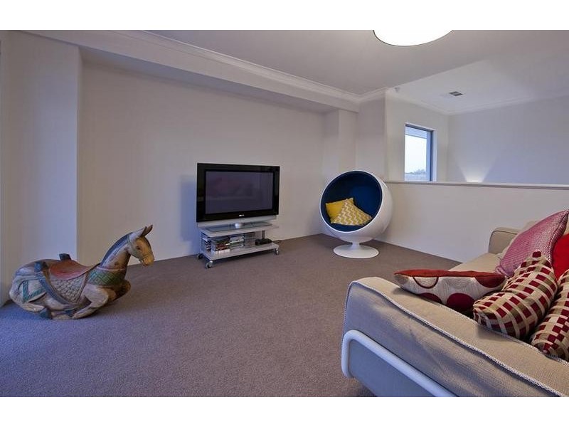 3 Breaksea Drive, North Coogee WA 6163