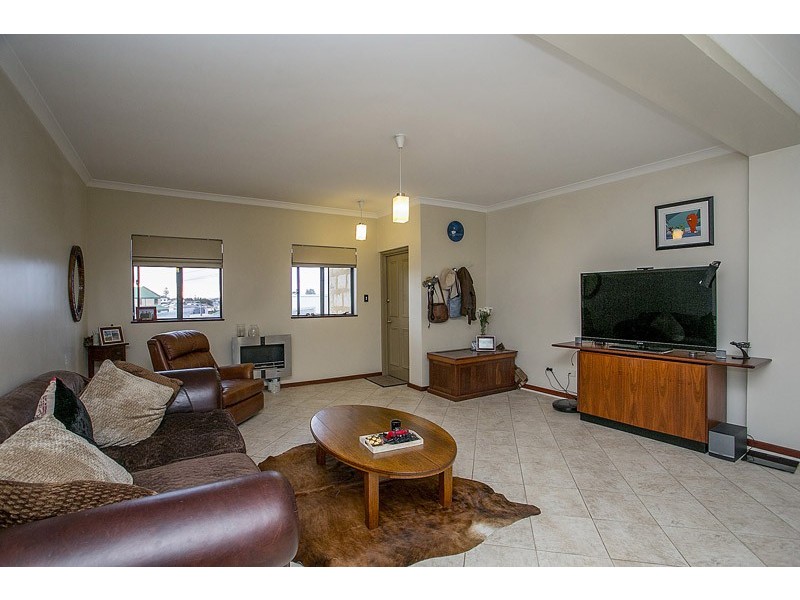 11/18 Strang Street, Beaconsfield WA 6162