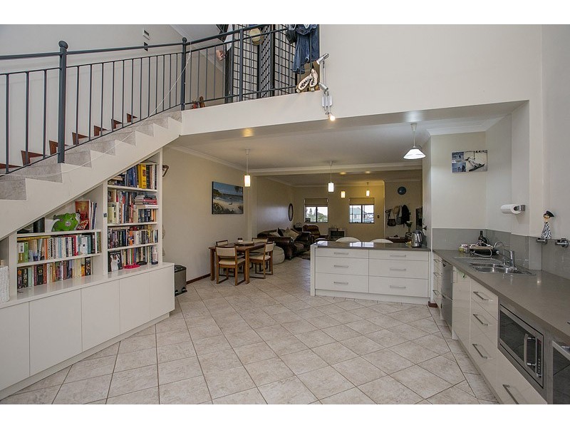 11/18 Strang Street, Beaconsfield WA 6162