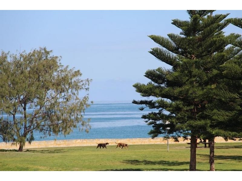 2/174 Marine Terrace, South Fremantle WA 6162