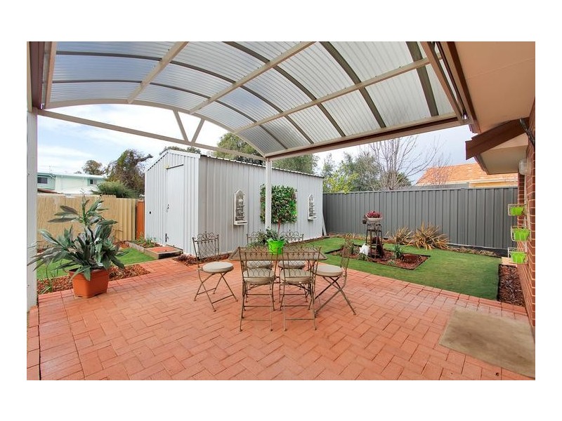 2 Cowan Street, Alfred Cove WA 6154