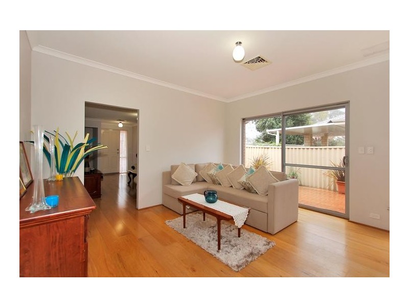 2 Cowan Street, Alfred Cove WA 6154